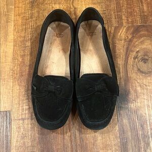 Women's Black Loafers with Bow Detail